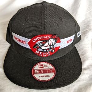 New Era Cincinnati Reds Snapback Cap - Black &Red